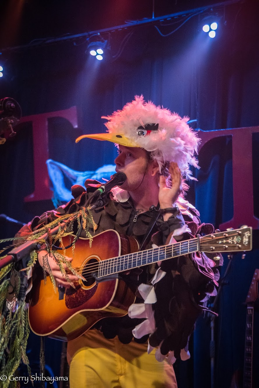 Billy Strings Takes Flight on Halloween Heavy On The Jam